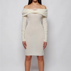 JACQUEMUS Off-Shoulder dress